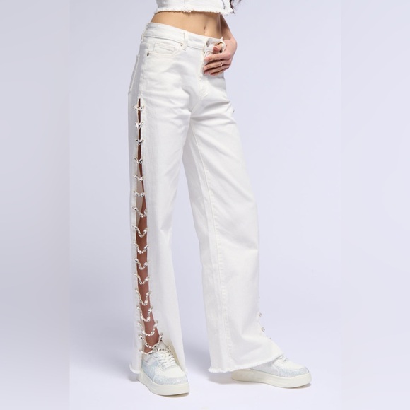 💥AKIRA Diamonds Metal Slit Raw Hem White Denim 💥 - Picture 14 of 14